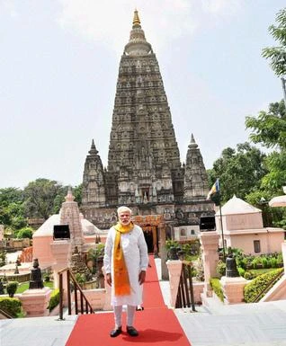 Narendra Modi chụp hình tại Bồ Đề Đạo Tràng